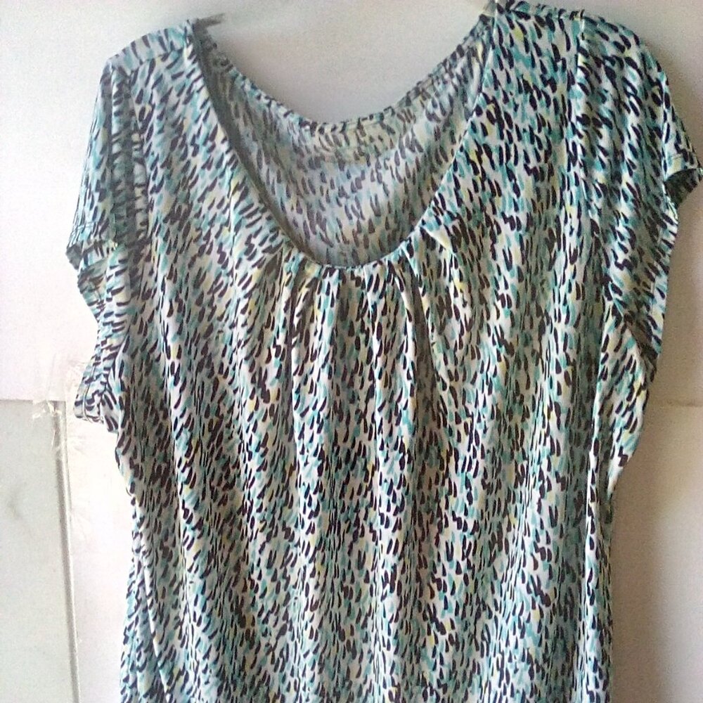 Size 2x blouse, Worthington brand, stretch and short sleeve $15.00